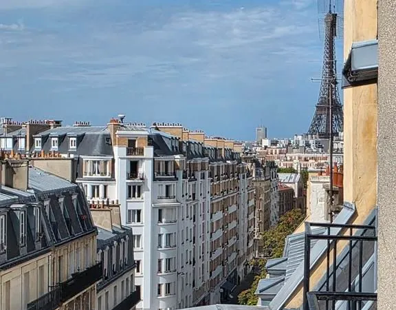 Studio 9,16 m² - Paris 15e (Vaugirard) Dernier étage avec balcon et vue Paris