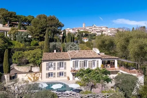 Villa 360 m²