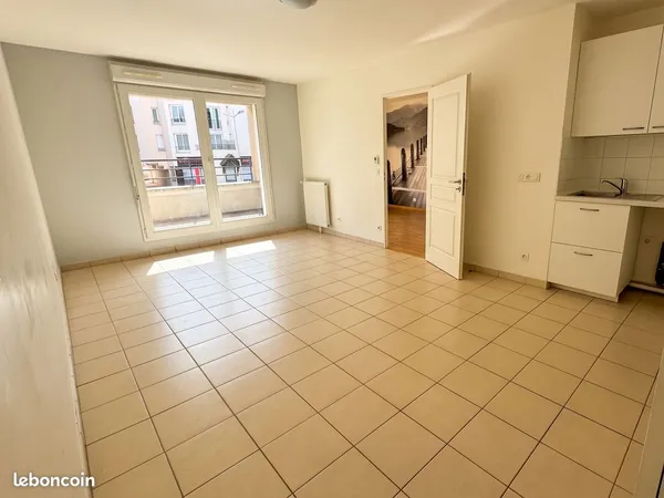 À LOUER - T2 45m² AVEC TERRASSE & PARKING - ERMONT CENTRE-VILLE