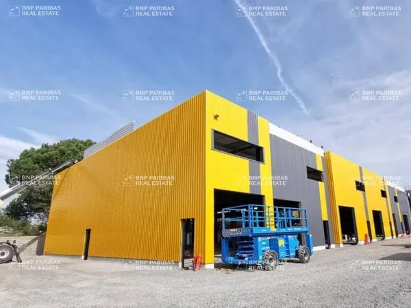 Local d'activité 741 m²