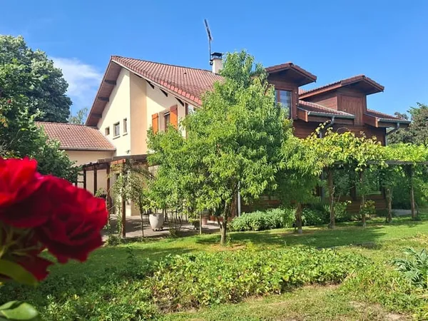 Maison 6 pièces 230 m²