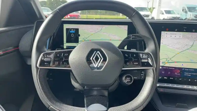 Renault Megane e-tech ev40 130ch standard charge — photo 4