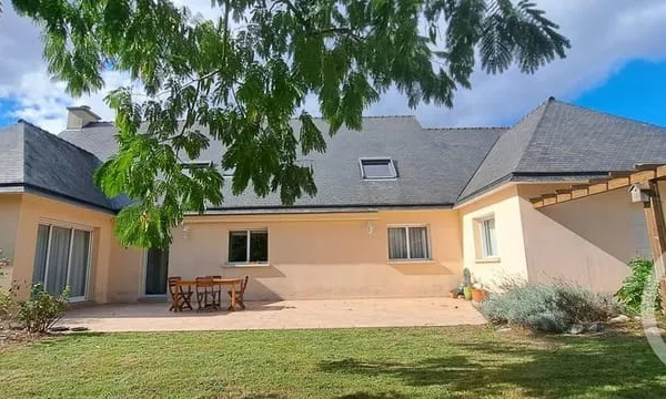 Maison 8 pièces 376 m²