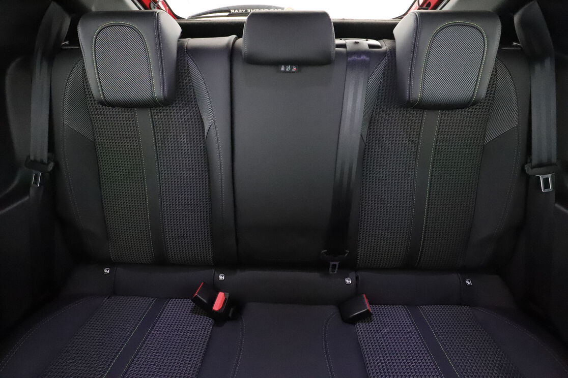 Peugeot 208 1.2 PureTech GT — photo 14