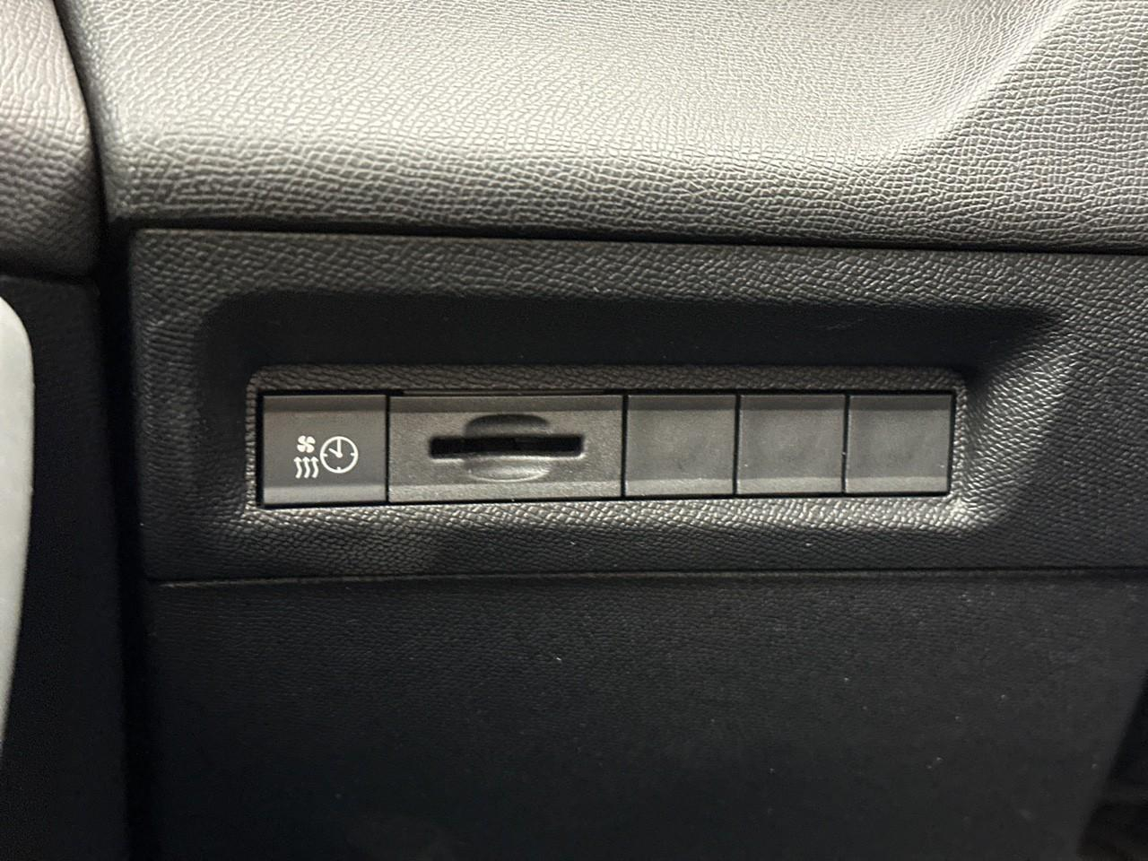 Peugeot 308 electrique 54 kwh 156ch gt — photo 17