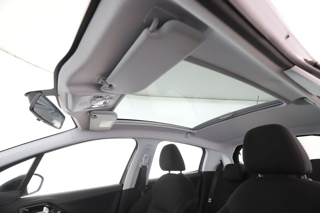 Peugeot 208 1.2 PureTech Active — photo 11