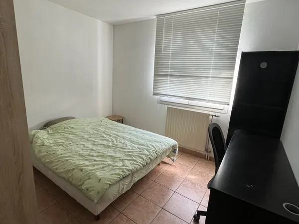 Chambre meublée de 10 m² dans un T4 de 82 m² - SMH