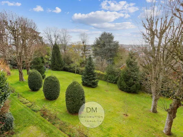 Maison 8 pièces 370 m²