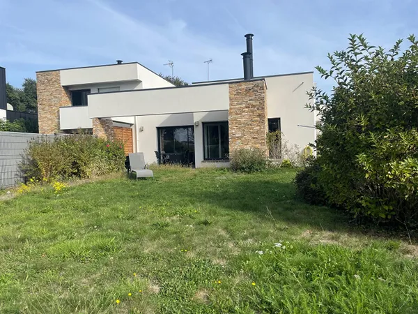 A louer à Saint Avé, Maison contemporaine meublée 4 pièces de 94.85 m2