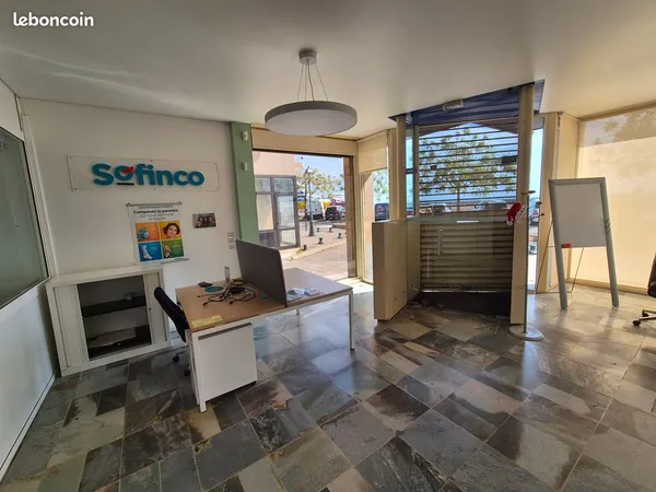 à louer locaux commerciaux bureaux quai des martyrs bastia