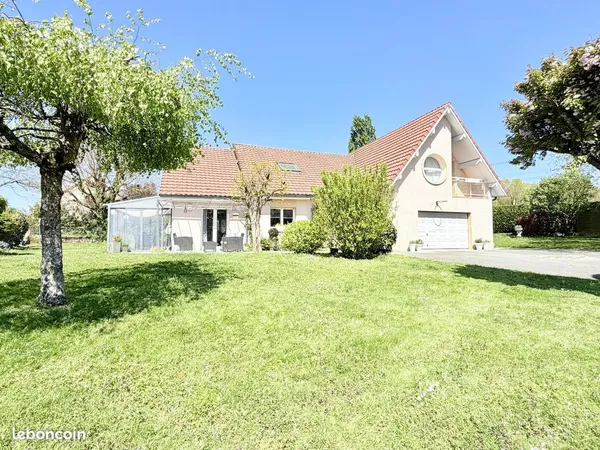 Maison 7 pièces 230 m²