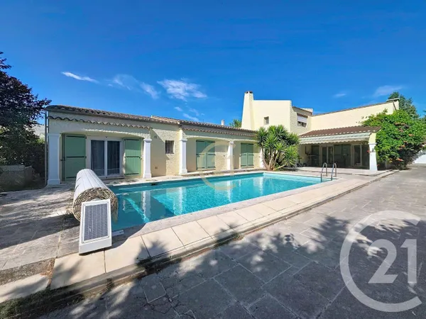 Maison de plain-pied 8 pièces 290 m²