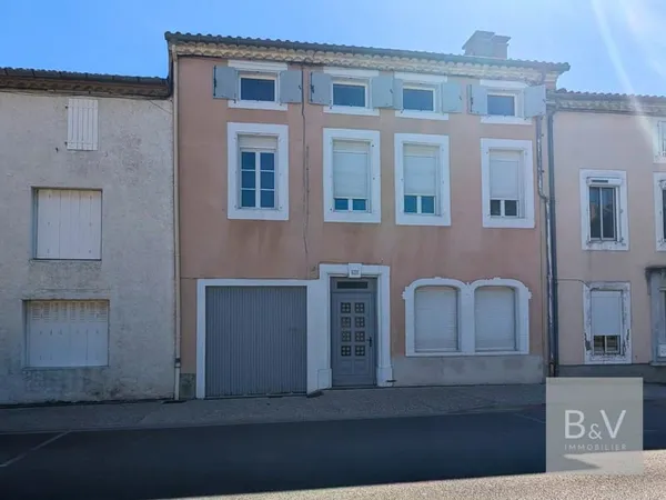 MAISON DE VILLAGE DE CARACTÈRE AVEC JARDIN