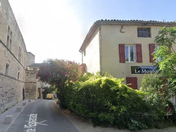 Maison de village avec restaurant et cave voutée