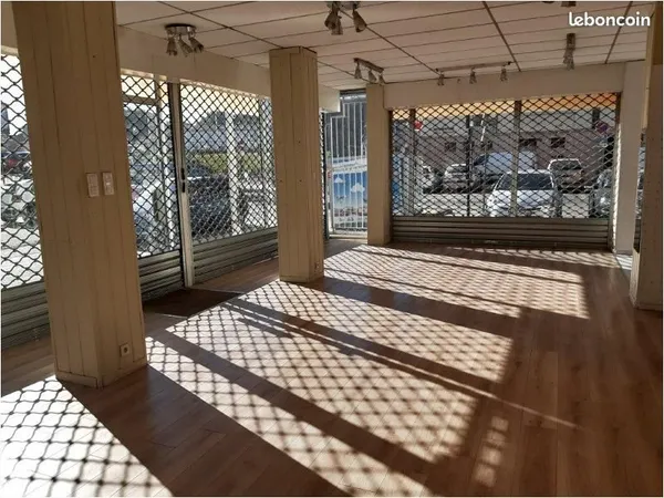 Commerce 77 m²