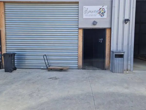 Local d’activité et entrepôt Location Castifao  100m² 750€