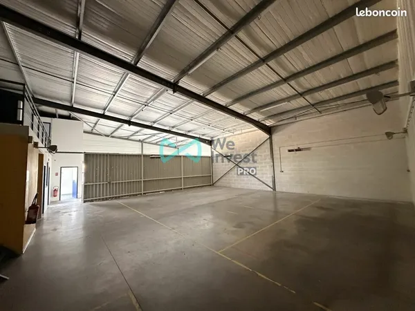 Local d'activité 579 m²