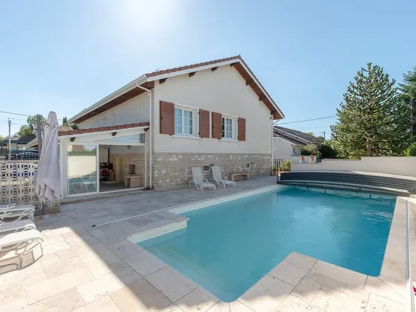 Maison Jonage le haut avec piscine