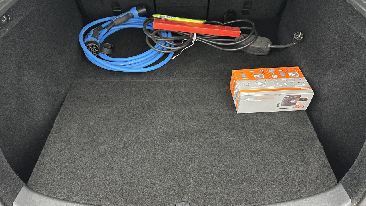 Tesla MODEL Y Standard RWD — photo 28