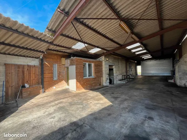 Atelier 144 m2 + entrepôt couvert 120 m² + bureau 25 m² + cave 48 m2