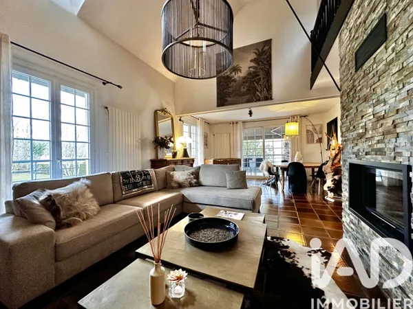 Maison 8 pièces 300 m²