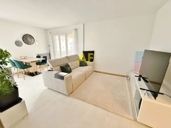 Fréjus, appartement 3 pièces en dernier étage avec ascenseur