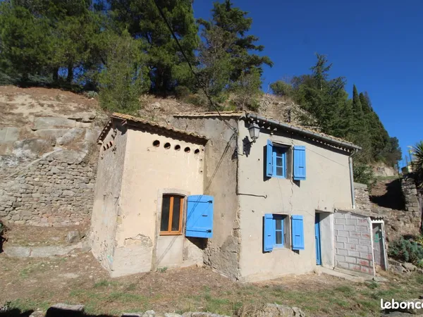 Deux pépites, maison de village avec cour et sa dépendance habitable. Nous vous proposons d'acquérir