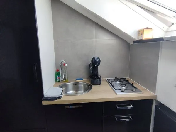 Studio meublé rénové disponible de suite