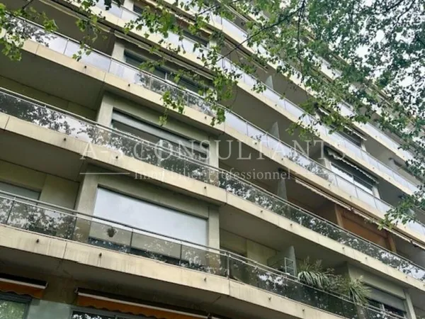 BUREAUX - LOCAUX PROFESSIONNEL à louer