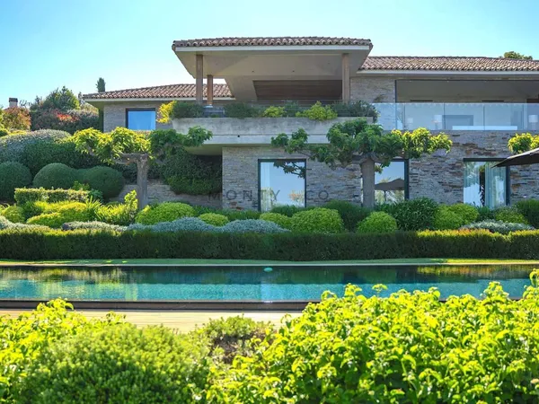 Villa 700 m²