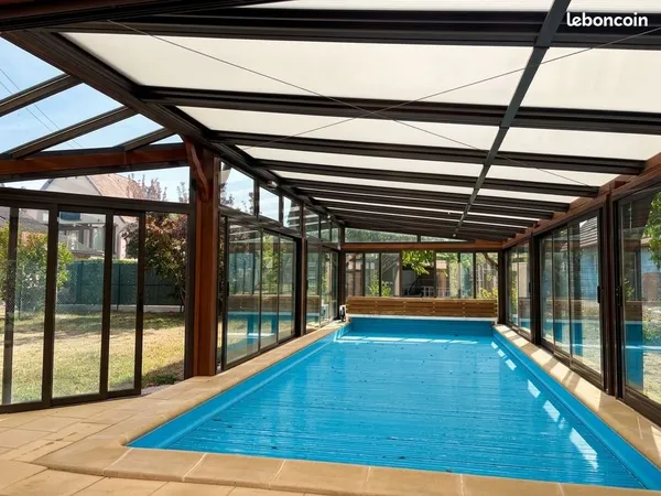 Emplacement d'exception : domaine privé de 15 ares avec potentiel d'autonomie en eau, piscine et pot