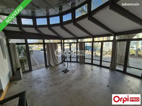 Local commercial 208 m²