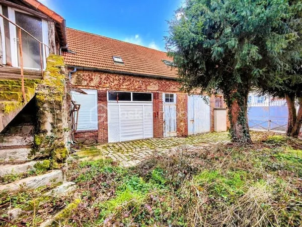 Ensemble immobilier (local commercial + appartement) plein centre ville