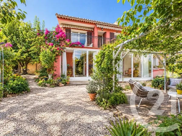 Maison 8 pièces 181 m²