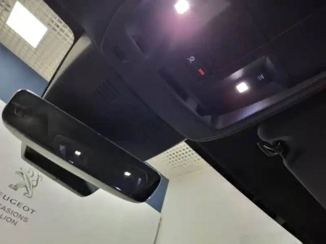 Peugeot 5008 electrique 210 ch 73 kwh — photo 37