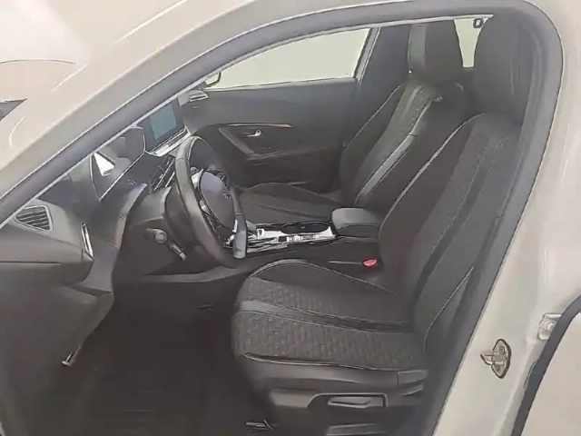 Peugeot 2008 electrique 136 ch — photo 37