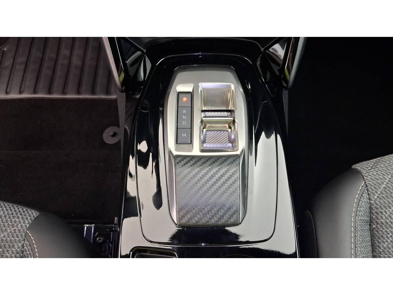 Peugeot 2008 hybrid 145 e-dcs6 allure — photo 17