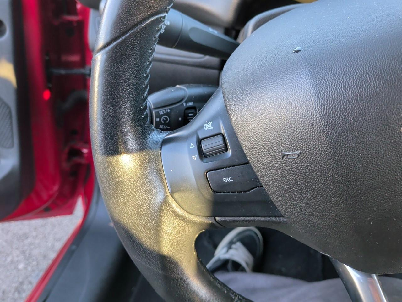 Peugeot 208 puretech 82ch s&s bvm5 signature — photo 14