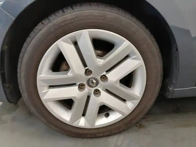 Renault Clio blue dci 85 — photo 13