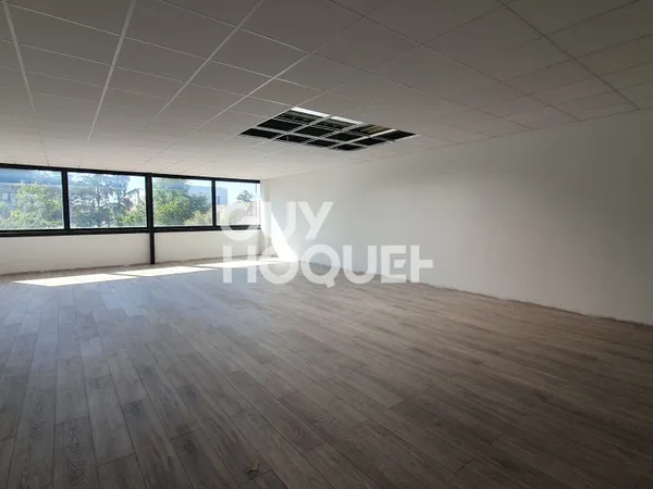 À louer - locaux commerciaux de 100 m² à Décines-Charpieu