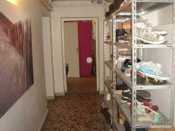 Studio de 19 m² libre, dans un appartement, avec une entrée indépendante