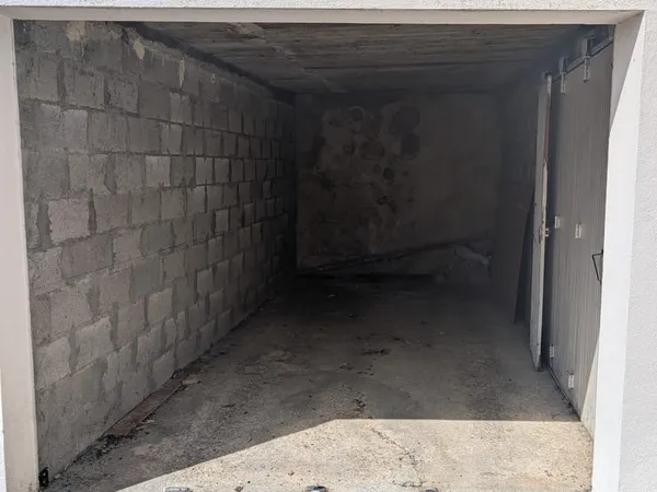 BOX DE STATIONNEMENT - 12m2