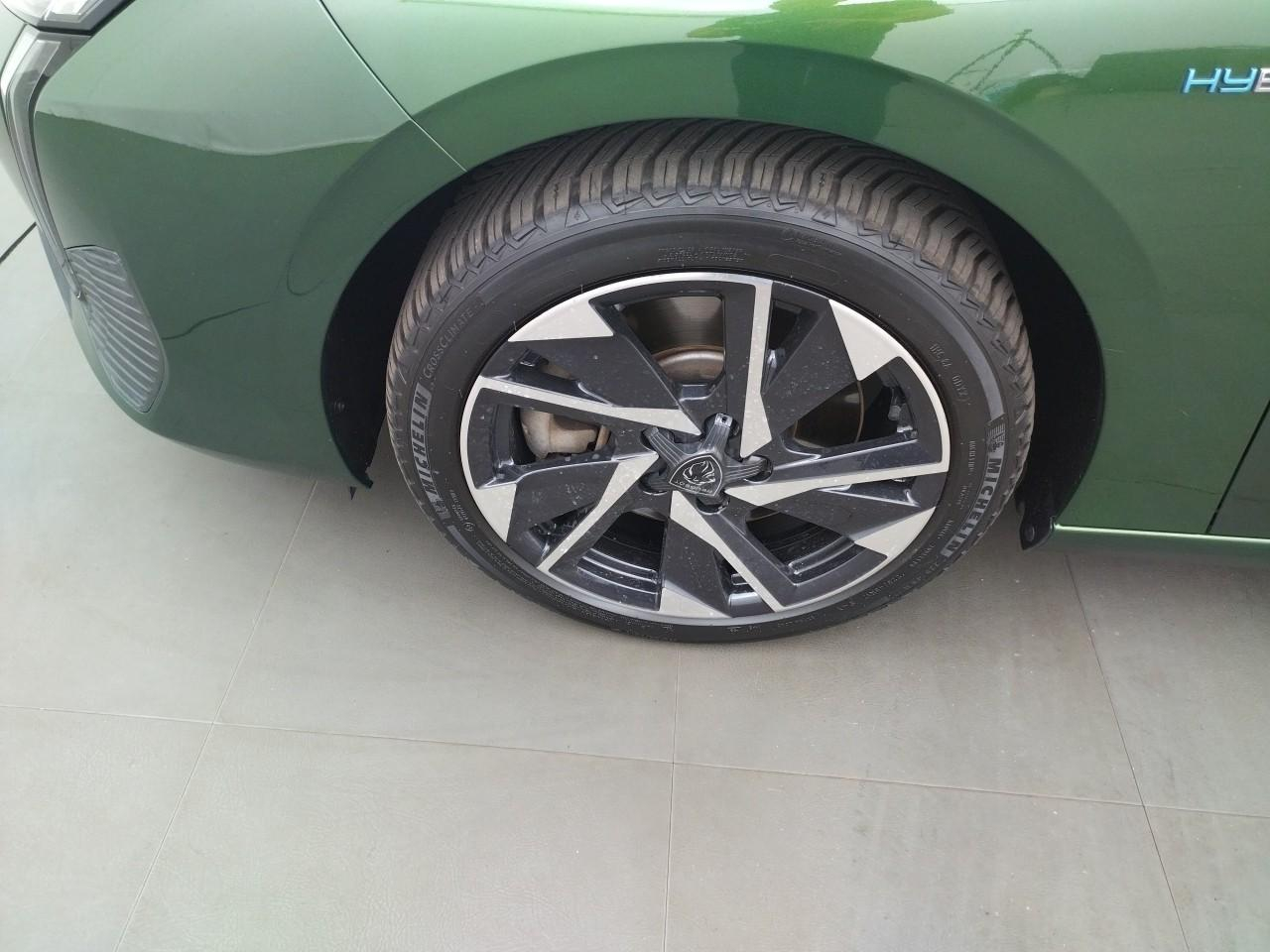 Peugeot 308 phev 180 e-eat8 allure pack — photo 29