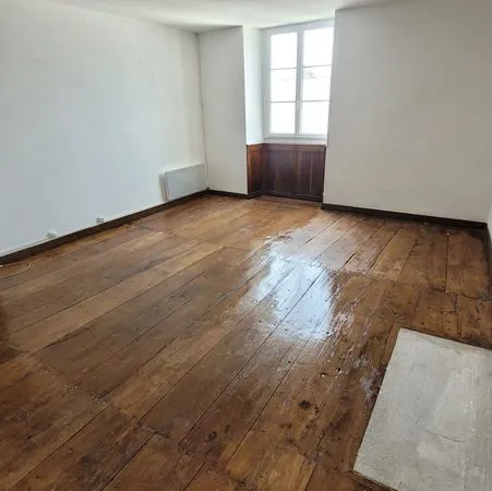Grand studio 32m² 1er étage sans ascenseur
