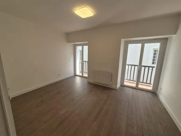 - NAY - APPARTEMENT T3 NON MEUBLE RENOVE -