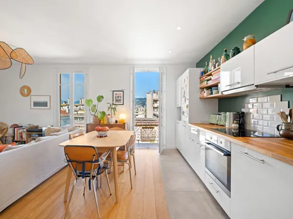 Nice Le Piol/Libération : Duplex de charme au dernier étage