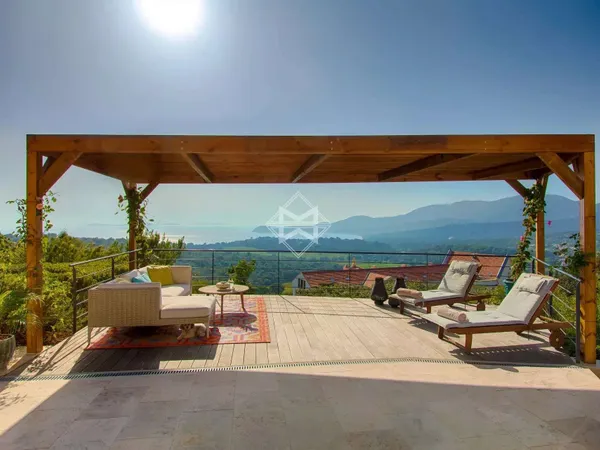 Villa 6 pièces 220 m²
