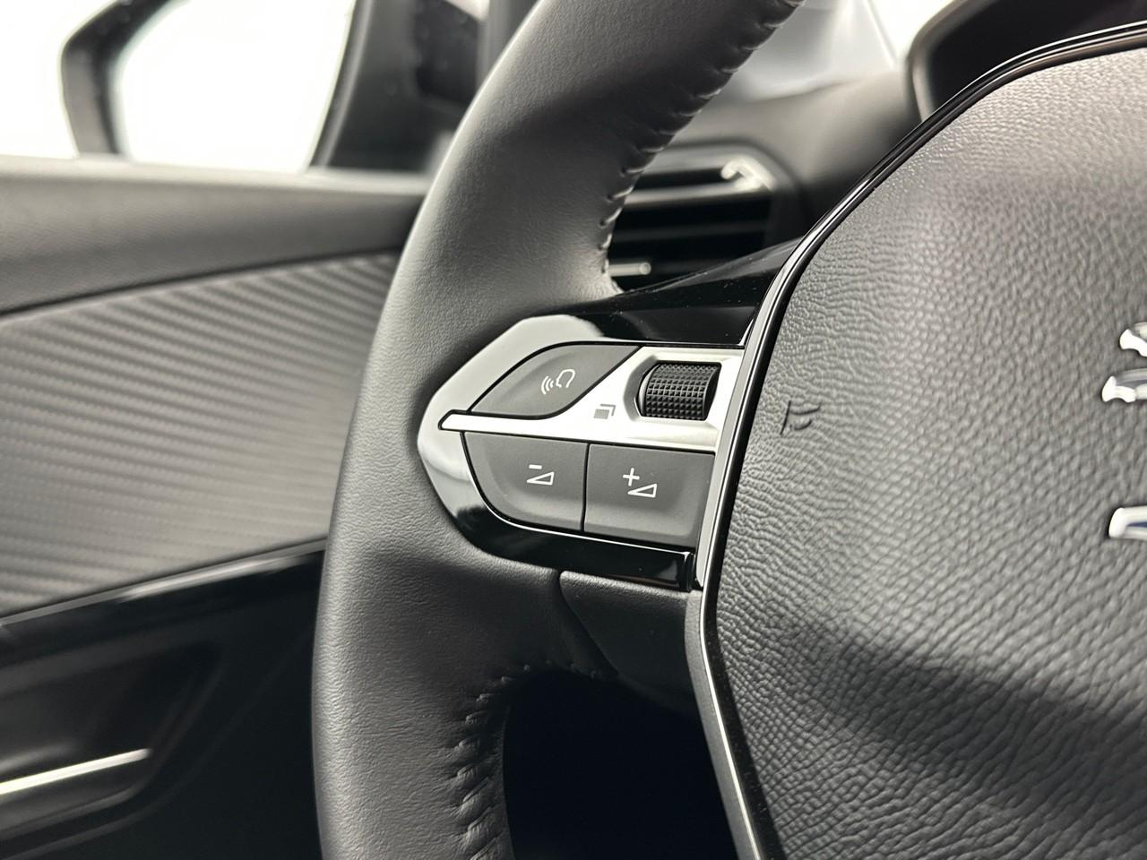 Peugeot 208 puretech 100 s&s bvm6 style — photo 17