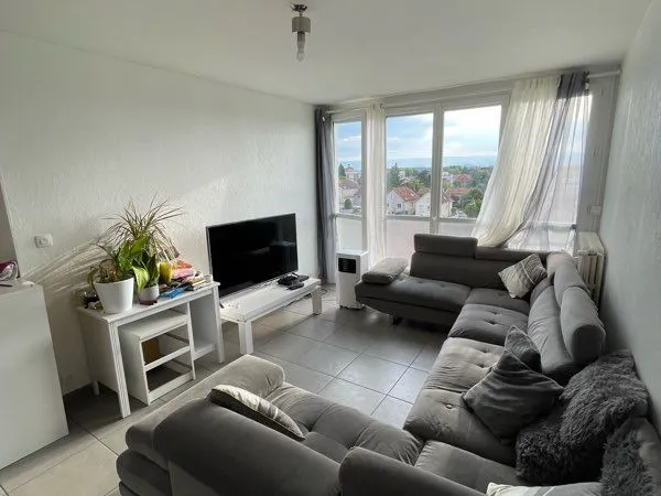 Appartement T3 lumineux de 69 m² — 6e étage avec vue dégagée