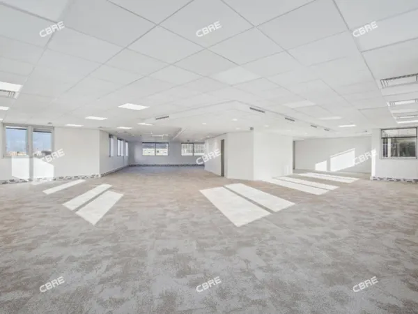Bureau 2704 m²